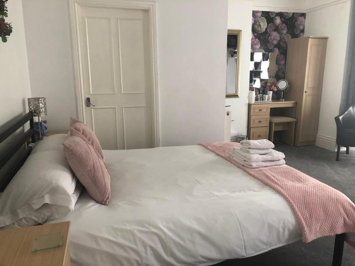 Seacrest Guest House Room Only Уитби Екстериор снимка